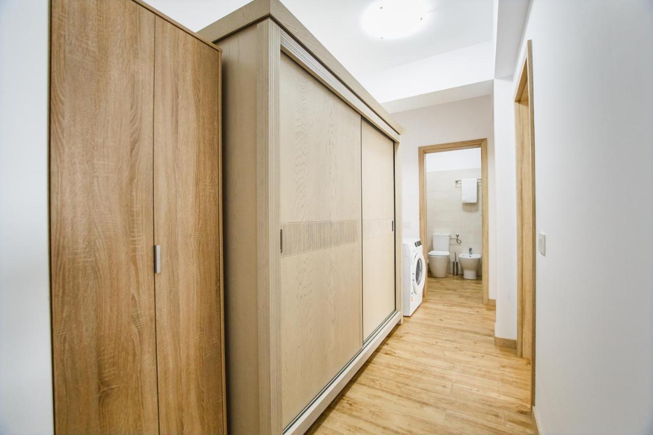 Sunny View 2 Bedroom Central Apartment Oradea Exterior photo